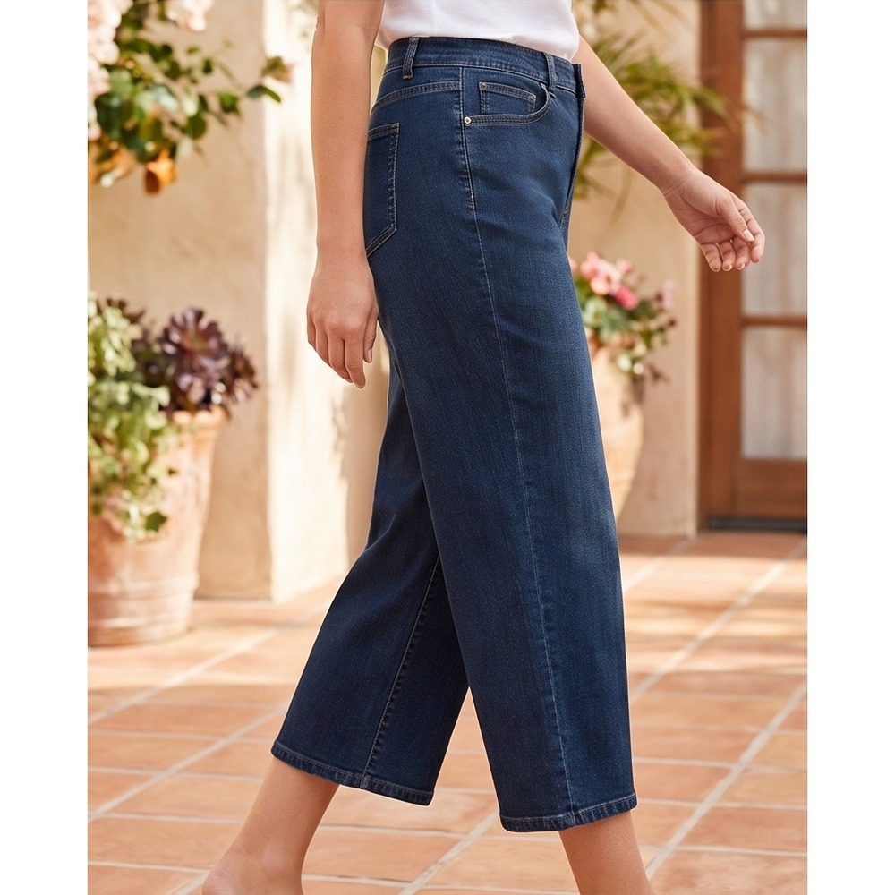 Chico's 3 So‎ Slimming Capri Jeans Med Wash Blue Denim XL 16 Wide Leg